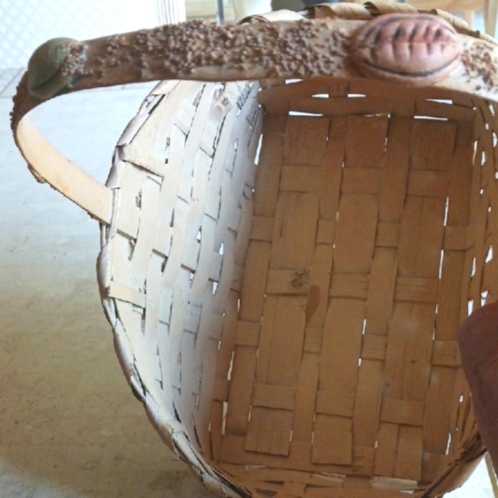 Beige Woven Basket with Seashell Accents,   Vintage From 1990's..New - Picture 8 of 9